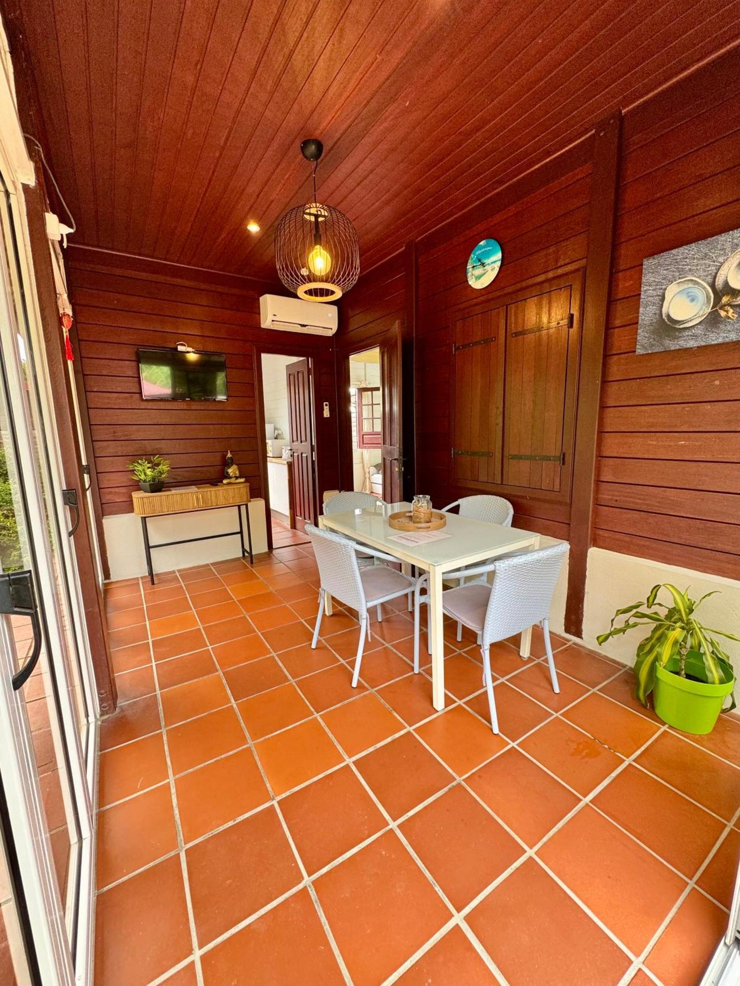Le Gaspardo , 2 Chambres Climatisees , A 2 Mins A Pied De La Plage , Wifi , Jardin Clos, Parking ,Sans Vis-A-Vis Le Carbet Esterno foto